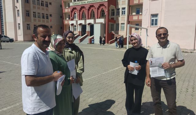 Van’da Yaşları Büyük ikiz Kardeşler Kızlarıyla YKS’ye Girdi
