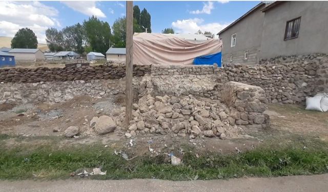 Van’da Korkutan Kaza: Kamyonet Duvara Çarptı