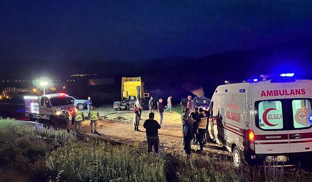 Otomobille Tır Çarpıştı: Ölü ve Yaralılar Var!