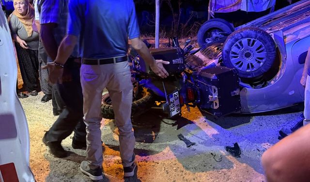 Hafif Ticari Araç İle Motosiklet Kafa Kafaya Çarpıştı: Yaralılar Var!