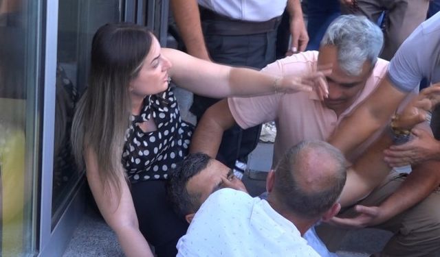 Banka Önünde Dehşet Anları! Güvenlik Görevlisine Otomobil Çarptı