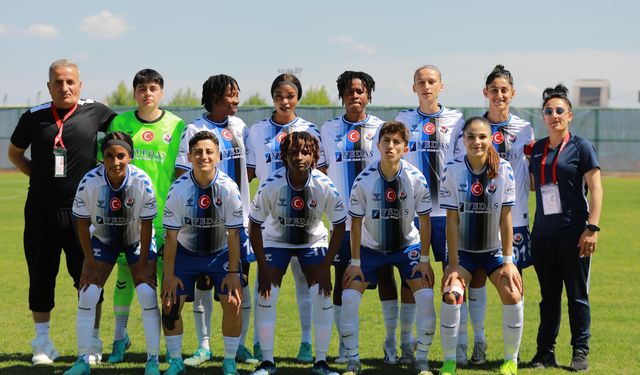 Hakkari Gücü Kadın Futbol Takımı, Türkerler Holding'in desteğiyle başarılarını sürdürüyor