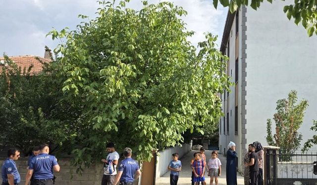 Erzincan’da Üçüncü Kattan Düşen Genç Kadın Ağır Yaralandı