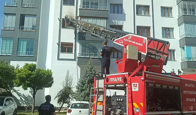 Malatya Yeşilyurt’ta Apartman Yangını: İtfaiye Ekipleri Müdahale Etti