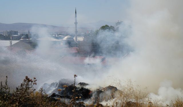 Erzurum’da ot yangını itfaiyenin zamanında müdahalesiyle söndürüldü
