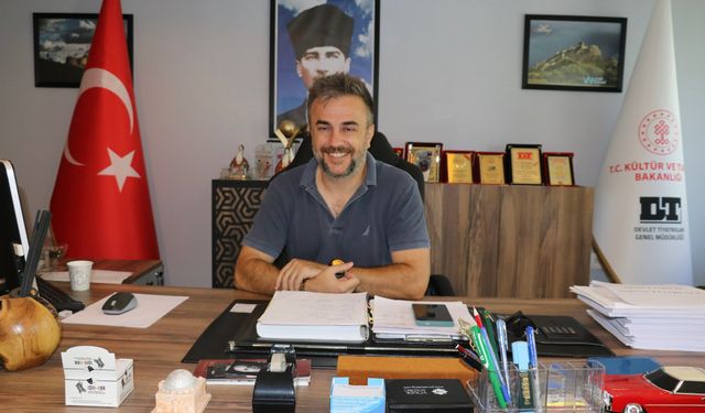 16 yaşında tiyatroya başlayan Özgür Titiz, 15 yılın ardından müdür koltuğuna oturdu