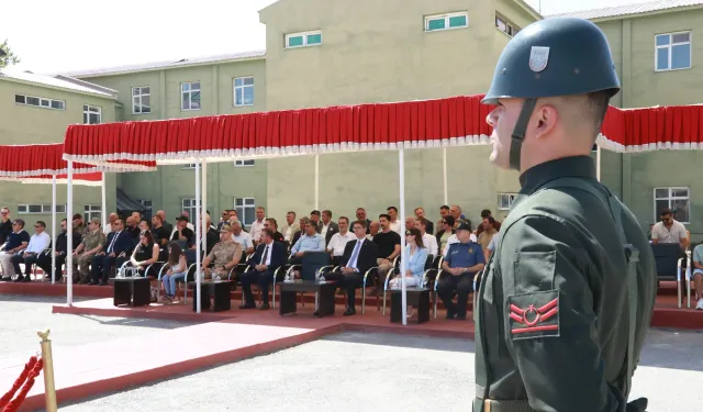 Erciş’te Sancak Devir Teslimi: Şehitlerin Emaneti Yeni Komutana Teslim Edildi!