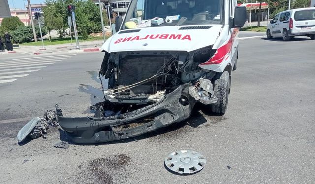 Malatya’da kaza yerine giden ambulans kazaya karıştı
