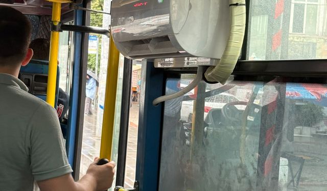 Böyle Şoför Bulunmaz! Ev Klimasıyla Yolcuları Serinletti