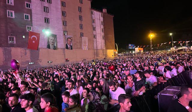 Yüksekova’da Oğuzhan Koç Coşkusu: Stadyum Doldu Taştı
