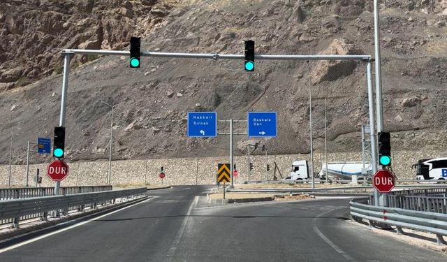 Van-Yüksekova Arasında Yeni Dönem: Tünelde Trafik Işıkları Devrede