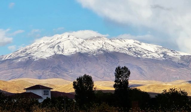 Adilcevaz’da Zirve Beyaza Büründü