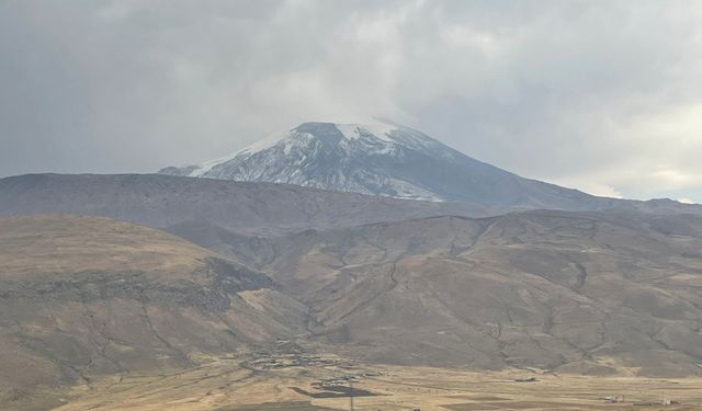 Ağrı Dağı Beyaz Örtüyle Kaplandı