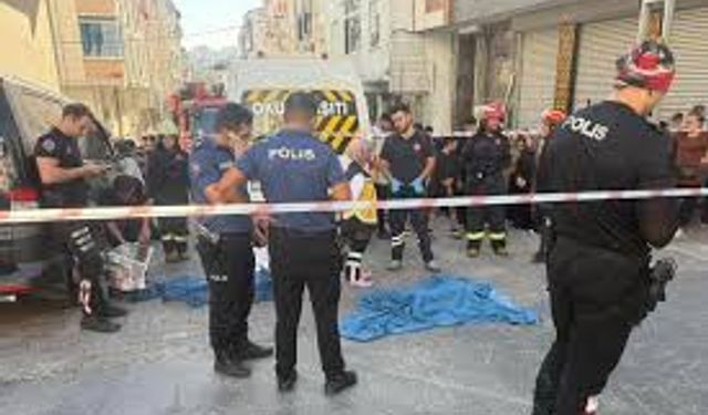 Esenyurt’ta Servis Minibüsü Anne ve Çocuğa Çarptı: 1 Yaşındaki Çocuk Hayatını Kaybetti