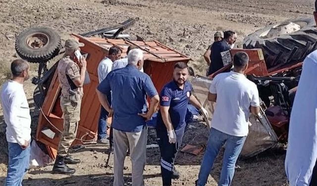 Şırnak’ta Traktör Devrildi: Genç Kız Hayatını Kaybetti, 4 Yaralı Var