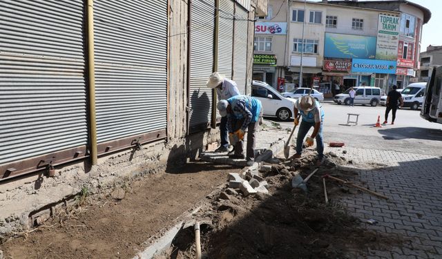 Erciş Zeylan Caddesi’nde Bozulan Parkeler Onarıldı