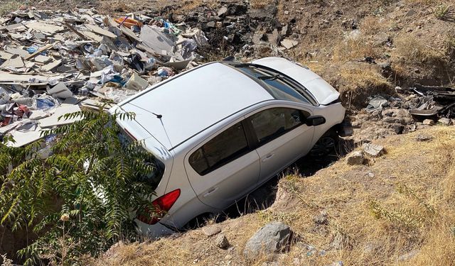 Elazığ’da Otomobil Şarampole Uçtu: 3 Yaralı