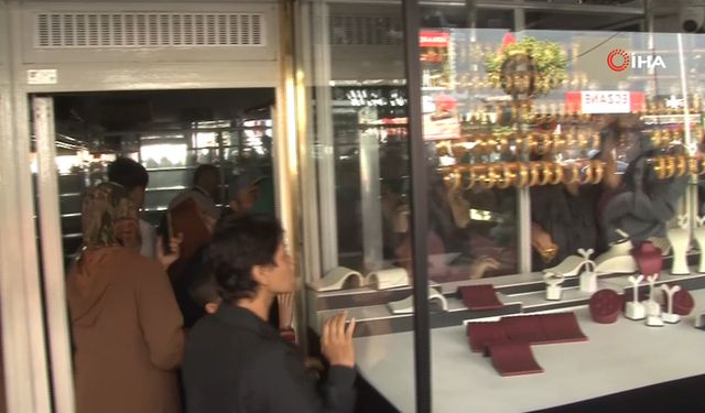 Bahçelievler’de Kuyumcu Ortadan Kayboldu: Mağdurlar Dükkanı Bastı, Vitrindeki Altınlar Sahte Çıktı
