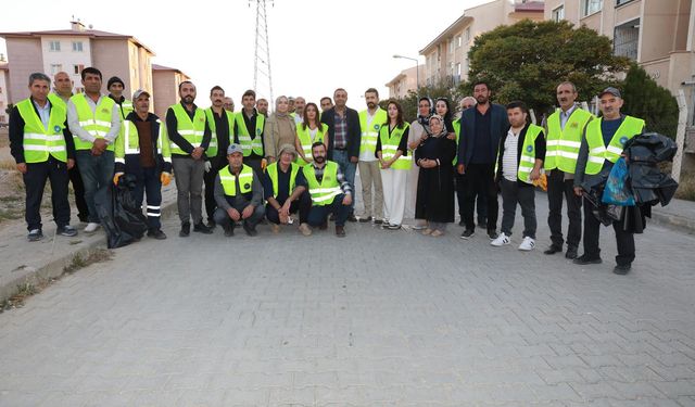 İpekyolu Belediye Başkanı Canan Uzunay, Temizlik Seferberliğine Katıldı