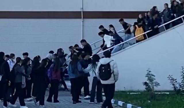 Iğdır’da Eli Sopalı Şahıslar Okul Bastı, Öğrenci Yaralandı!