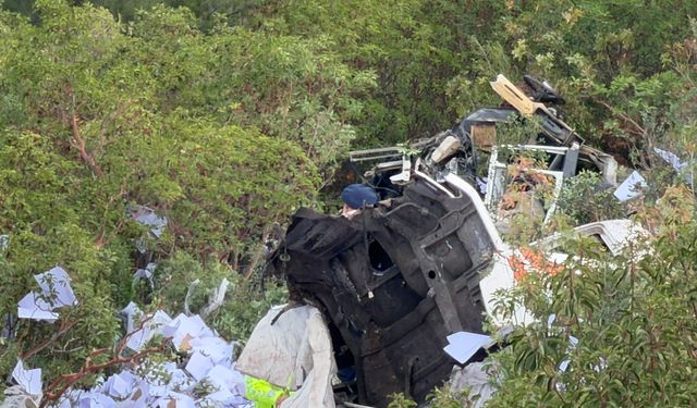 Bursa'da Tır Uçuruma Yuvarlandı: İki Kişi Hayatını Kaybetti