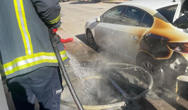 Van'da  Otomobil Alev Alev Yandı!