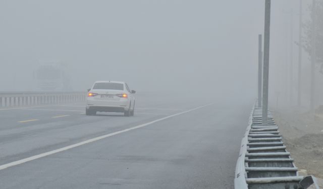 Bitlis’te Yoğun Sis Etkili Oldu: Görüş Mesafesi Sıfıra Düştü!