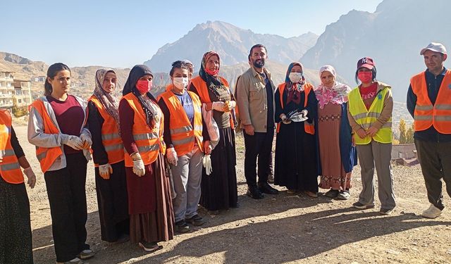 Hakkari’de Belediye Personelinden Çanta Dolu Para İçin Örnek Davranış