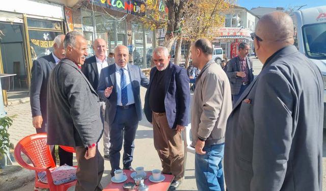 MHP İl Başkanı Güngöralp, Muradiye esnafını ziyaret etti