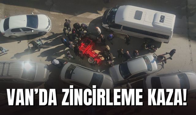 Van’da Kaza: Otomobil Önce Motosiklete, Sonra Park Halindeki Araçlara Çarptı