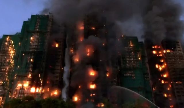 Hong Kong’da 31 Katlı Gökdelende Yangın: Ölü Sayısı 13’e Çıktı