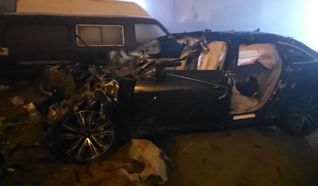 Feci kaza: Tıra arkadan çarpan otomobildeki 4 kişi hayatını kaybetti