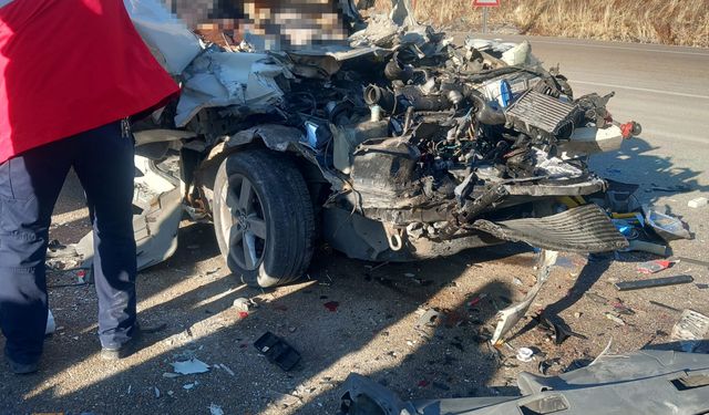 Malatya’da Minibüs Tıra Çarptı: 3 Ölü