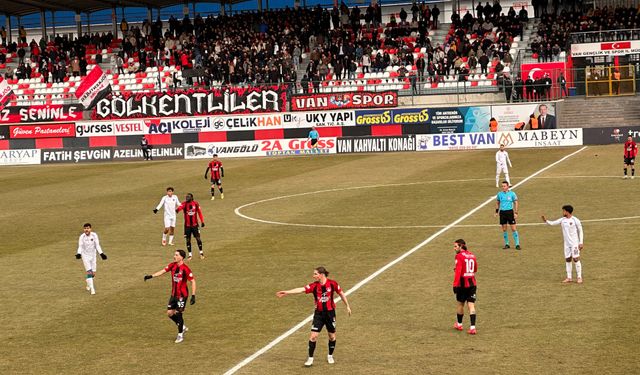Vanspor FK, Hatayspor karşısında ilk yarıyı 2-0 önde tamamladı