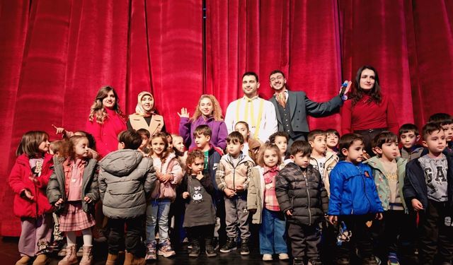 Vanlı öğrenciler ilk kez izledi! Gösteri büyüledi!