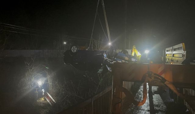 Otomobil Çaya Uçtu, Baba ile Oğlu Hayatını Kaybetti