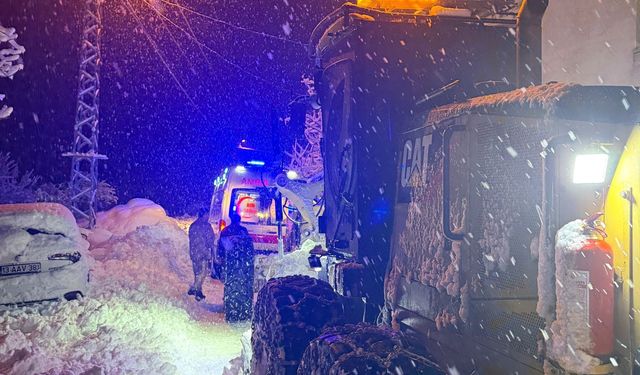 Kapanan köy yolunda nefes kesen kurtarma operasyonu