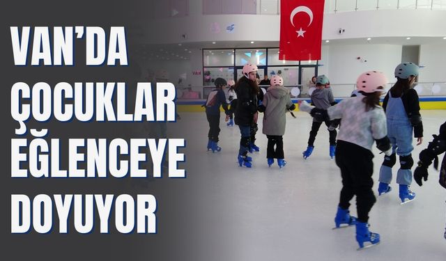 Van Edremit’te Buz Pateni Pisti Çocukların Gözdesi Oldu