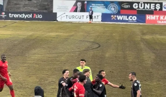 Boluspor–Vanspor Maçında Gerginlik: Tribünler Ayakta