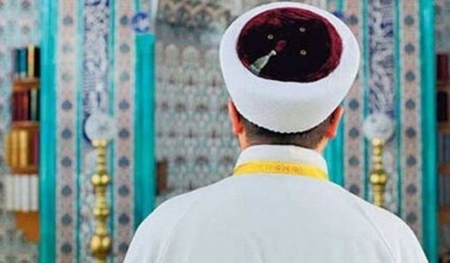 Camii Misafirhanesinde İmam Turistle Yakalandı, Görevden Uzaklaştırıldı