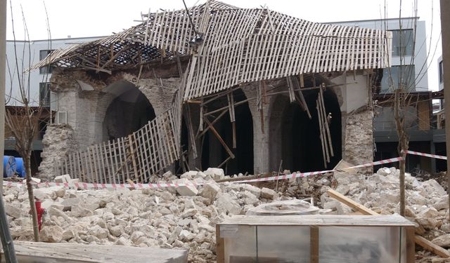 Malatya’da Restorasyon Çalışmaları Sırasında Duvar Göçtü: 1 Yaralı