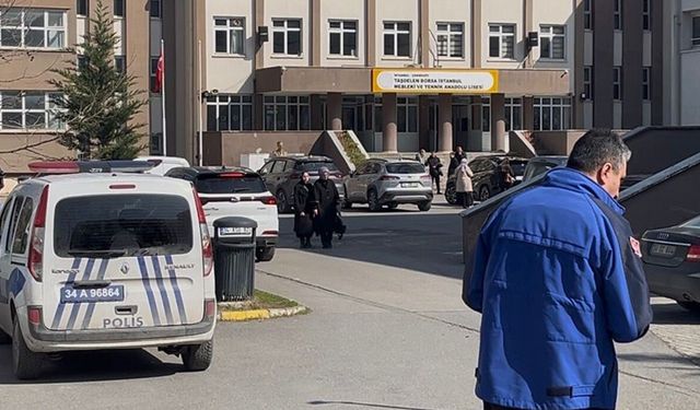 Okula bıçaklı saldırı: Ölü ve yaralılar var!