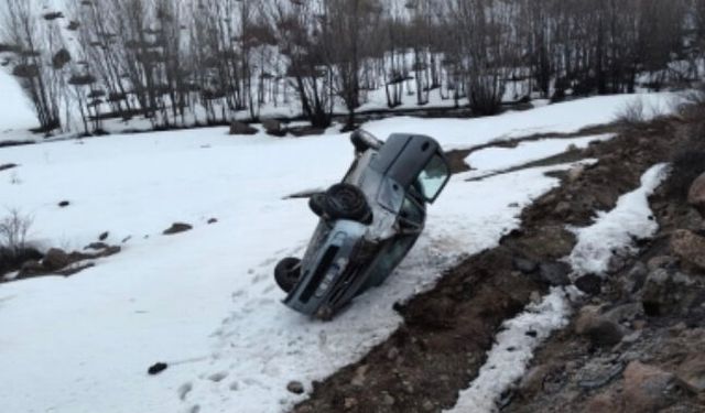 Van Muradiye’de Otomobil Şarampole Devrildi: 3 Yaralı