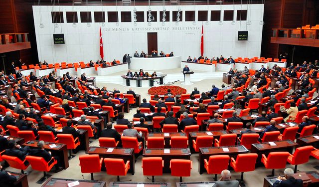 Eski TBMM Başkanı Hüsamettin Cindoruk Hayatını Kaybetti