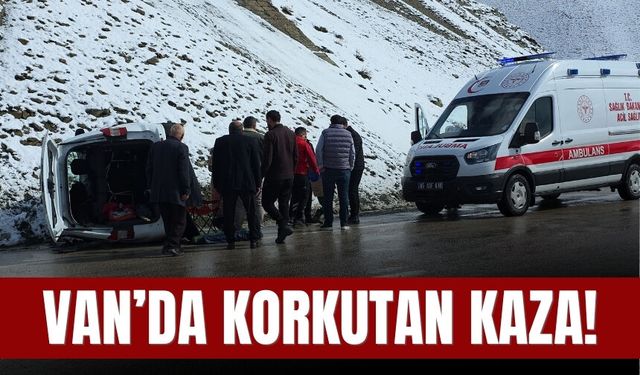 Van-Hakkari Yolunda Kaygan Zeminde Devrilen Kamyonette 1 Kişi Yaralandı