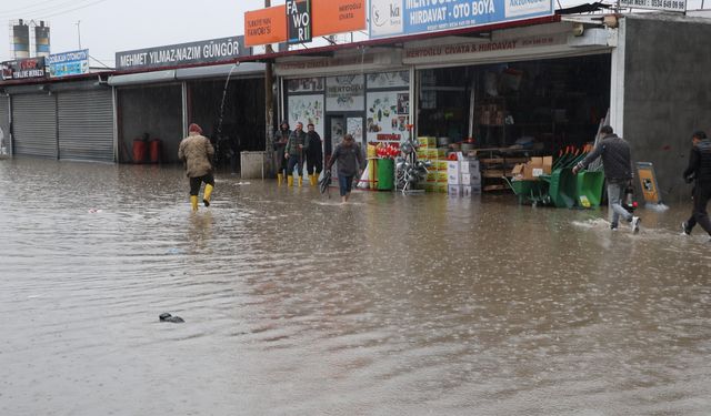 Sağanak Sonrası Sanayi Sitesini Su Bastı
