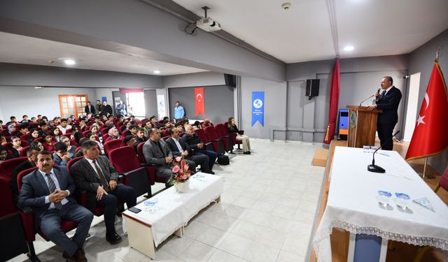 BEÜ Rektörü Elmastaş, Van Ercişli Öğrencilerle Kariyer Söyleşisinde Buluştu