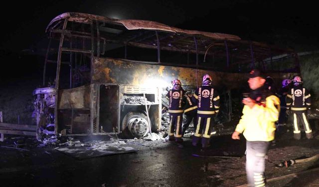 Yolcu Otobüsü Alev Aldı: 8 Ölü, 33 Yaralı