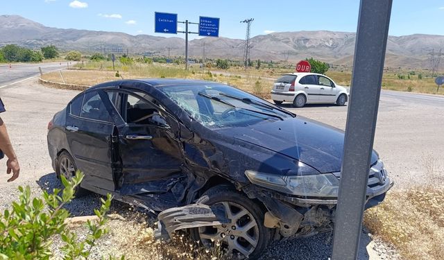 FECİ KAZA: Kazası: 2 Sürücü Yaralandı