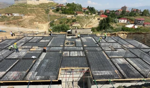 TOKİ Düğmeye Bastı! Yüksekova'da Yeni Konut Yükseliyor